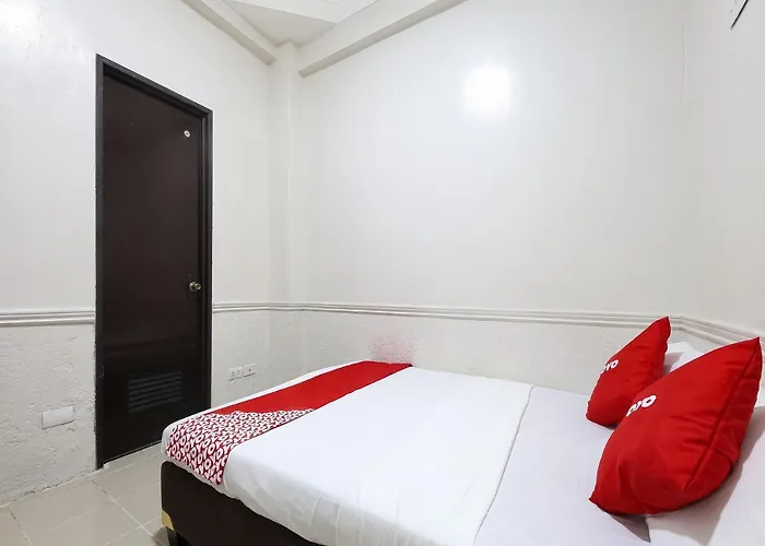 Vaccinated Staff - Oyo 828 Kysabel 5 Hotel 2* Manila